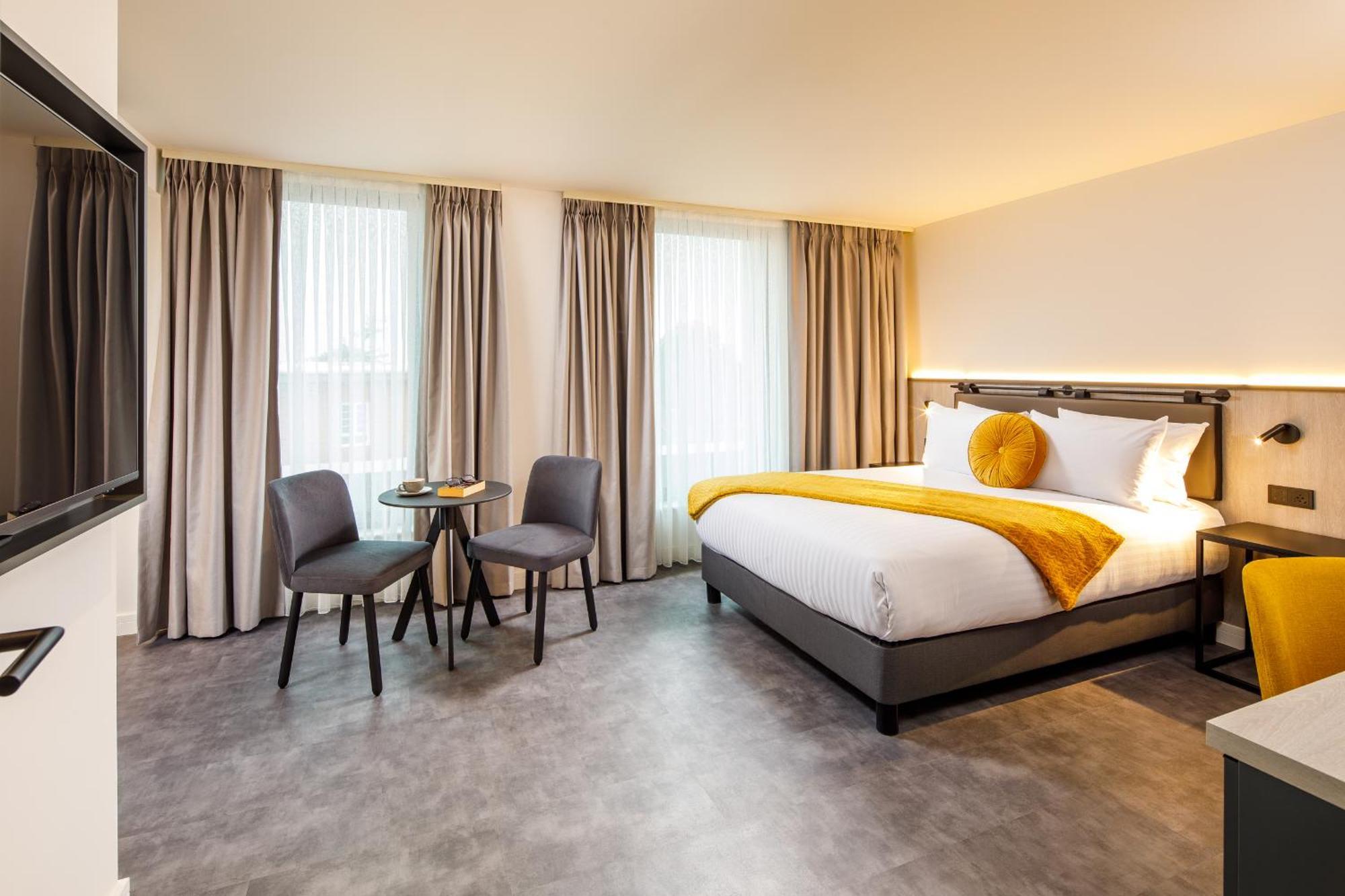 Southgate London 4*